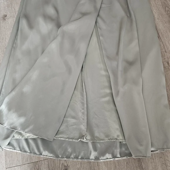 Robe - Picture 4 of 7